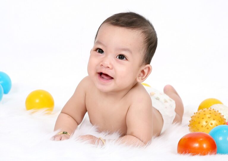 Trẻ 1 tuổi nặng bao nhiêu kg là chuẩn? Bảng cân nặng, chiều cao bé trai và bé gái theo WHO | Cập nhật mới nhất 2026